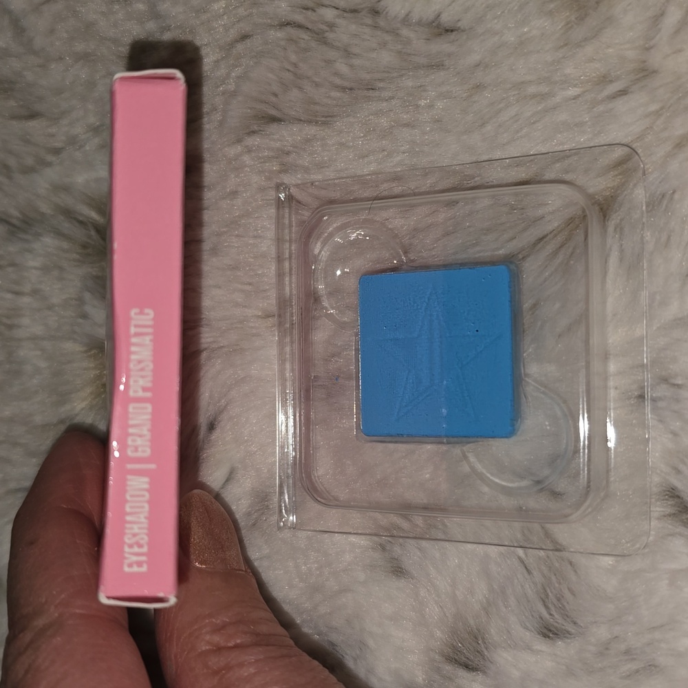 Jeffree Star Cosmetics Grand Prismatic Eyeshadow (Bright Blue) NWT - Picture 4 of 5